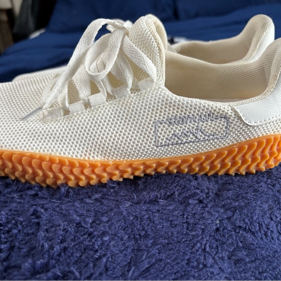 Modern White and Orange Sneakers with Textured Sole - Picture 5 of 9